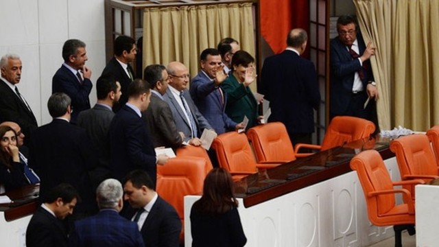 CHP Milletvekillerinden 15. madde oylamasını yavaşlatma politikası