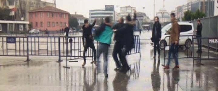 İstanbul Adalet Sarayı önünde bıçaklı kavga
