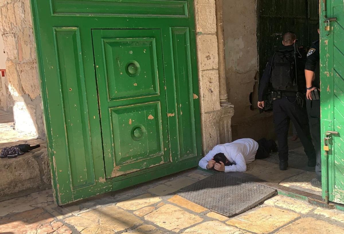 İsrail polisinin eşlik ettiği binden fazla fanatik Yahudi, Mescid-i Aksa’ya baskın düzenledi