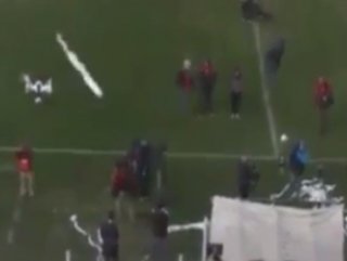 Arjantin taraftarı dronea saldırdı