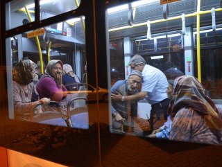 İzmirdeki orman yangını Manisaya sıçradı