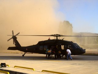 Askeri helikopter kayalıklardan düşen çoban için havalandı