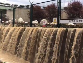 Ayrılık Çeşmesini su bastı