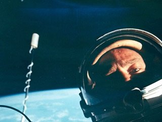 Uzay selfiesi açık artırmada