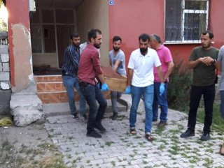 Tartıştığı eşini öldürüp intihar etti