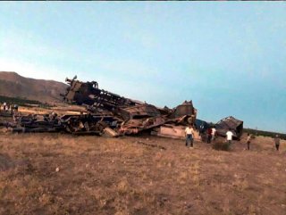 Elazığda yük treni devrildi 2 ölü