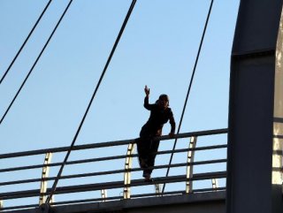 Bingölde polis intiharı gazeteci kılığına girerek önledi