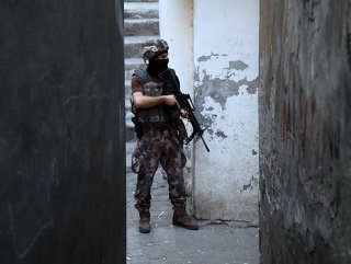 Diyarbakırda El Nusra üyesi 12 kişiye gözaltı