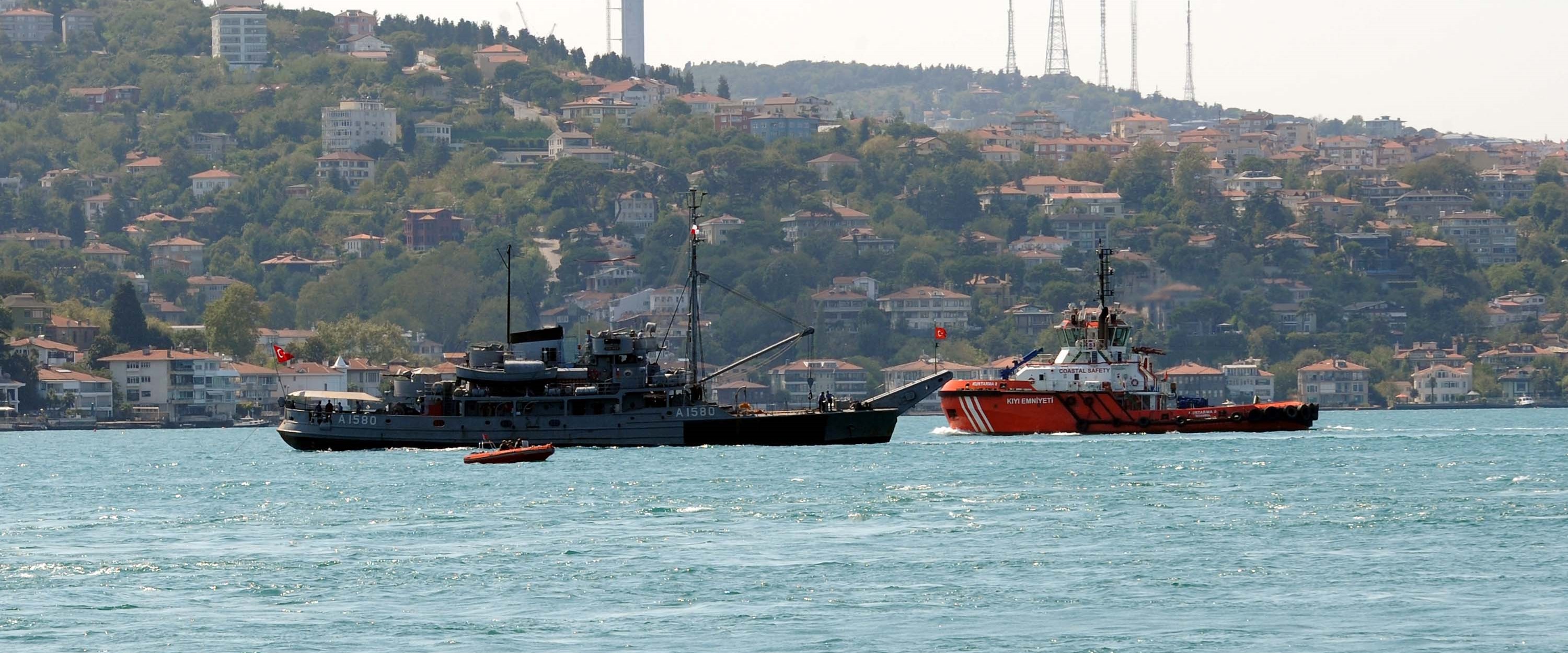 İstanbul Boğazı gemi geçişlerine açıldı