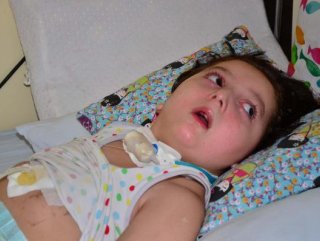 Kabak çekirdeği minik Beyzayı yatağa mahkum etti