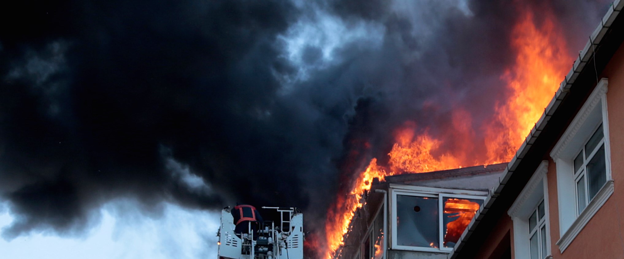 Son dakika haberi… Ataşehir'de 5 katlı binada yangın