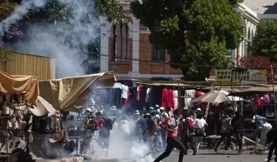 Protestolar Cumhurbaşkanı’nı yedi! Ülkeden apar topar kaçtı