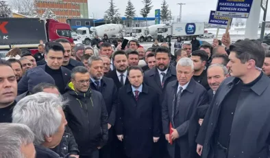 Bakan Gürlek memleketinde davul ve zurnayla karşılandı