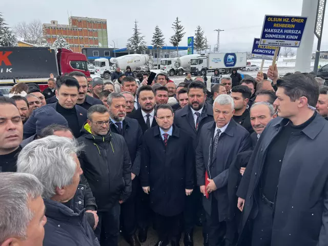 Bakan Gürlek memleketinde davul ve zurnayla karşılandı Bakan Gürlek memleketinde davul ve zurnayla karşılandı