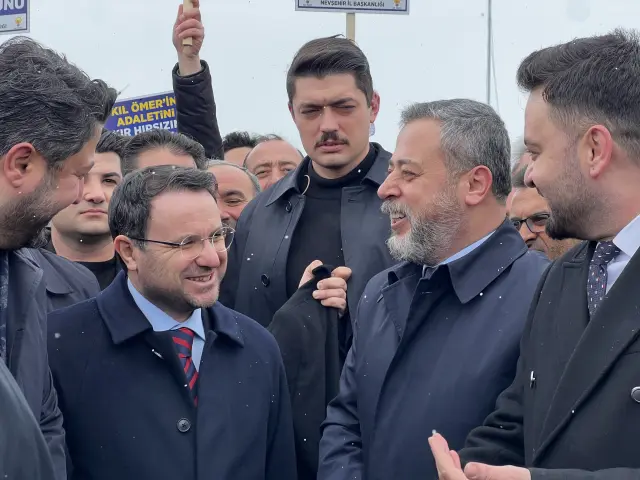 Bakan Gürlek memleketinde davul ve zurnayla karşılandı Bakan Gürlek memleketinde davul ve zurnayla karşılandı