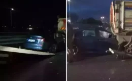 Seyir halindeyken tekeri kopan otomobil kamyona çarptı